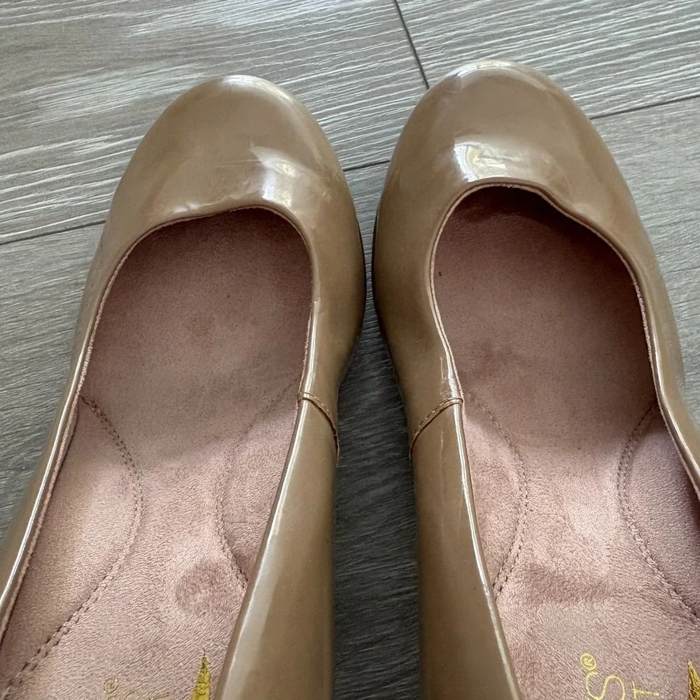 NEW Aerosoles Womens Beige Tan Patent Leather Major Role Dress Pump Heels 10.5M